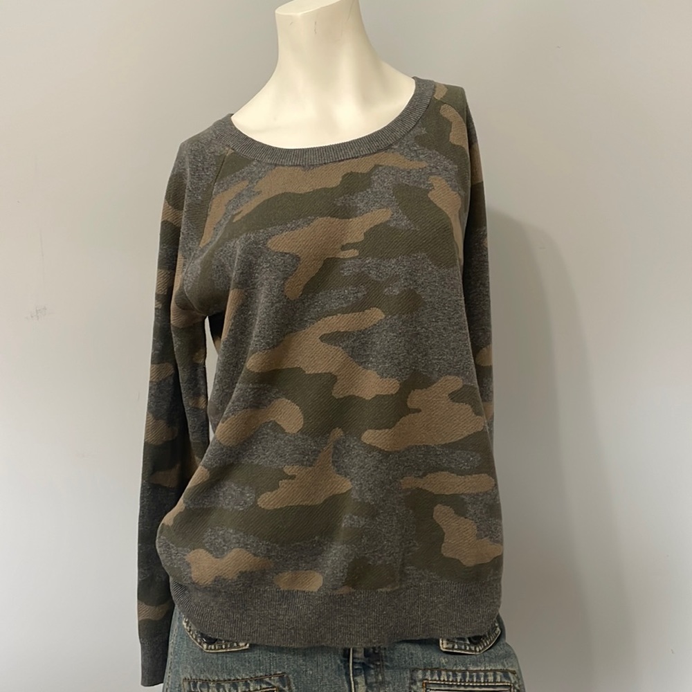 Stitches and stripes camo sweater from stitch fix. Size M NWT. Bundle and Save!